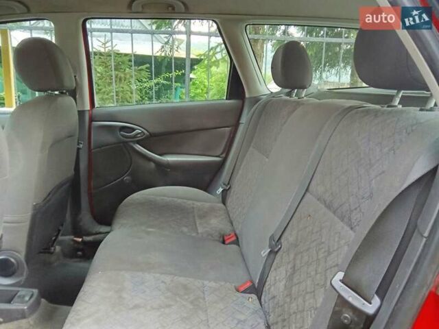 Красный Форд Фокус, объемом двигателя 1.6 л и пробегом 323 тыс. км за 2800 $, фото 10 на Automoto.ua