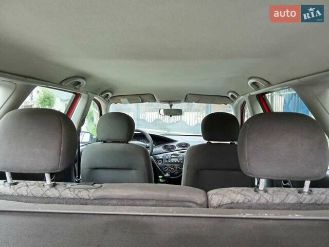 Красный Форд Фокус, объемом двигателя 1.6 л и пробегом 323 тыс. км за 2800 $, фото 3 на Automoto.ua