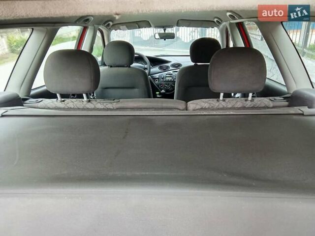 Красный Форд Фокус, объемом двигателя 1.6 л и пробегом 323 тыс. км за 2800 $, фото 2 на Automoto.ua