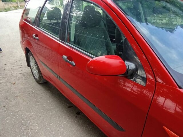 Красный Форд Фокус, объемом двигателя 1.6 л и пробегом 320 тыс. км за 2400 $, фото 6 на Automoto.ua