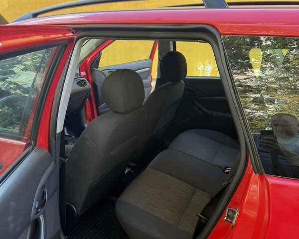 Красный Форд Фокус, объемом двигателя 1.8 л и пробегом 223 тыс. км за 2950 $, фото 9 на Automoto.ua
