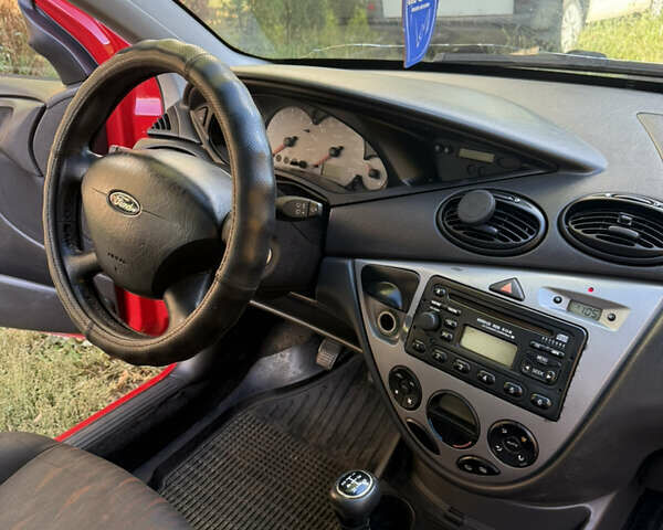 Красный Форд Фокус, объемом двигателя 1.8 л и пробегом 223 тыс. км за 2950 $, фото 13 на Automoto.ua