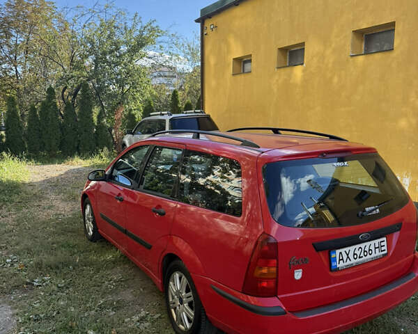 Красный Форд Фокус, объемом двигателя 1.8 л и пробегом 223 тыс. км за 2950 $, фото 2 на Automoto.ua