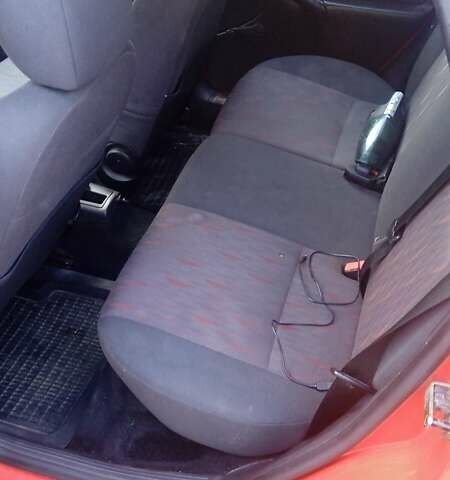 Красный Форд Фокус, объемом двигателя 1.8 л и пробегом 223 тыс. км за 3500 $, фото 6 на Automoto.ua