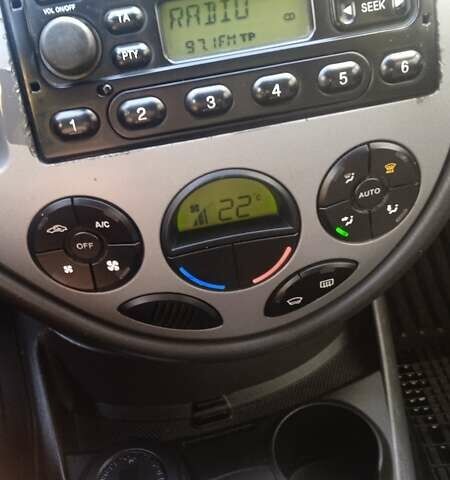 Красный Форд Фокус, объемом двигателя 1.8 л и пробегом 223 тыс. км за 3500 $, фото 1 на Automoto.ua