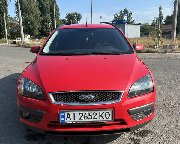 Красный Форд Фокус, объемом двигателя 1.6 л и пробегом 264 тыс. км за 4900 $, фото 1 на Automoto.ua