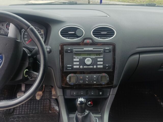 Красный Форд Фокус, объемом двигателя 1.6 л и пробегом 190 тыс. км за 4500 $, фото 5 на Automoto.ua