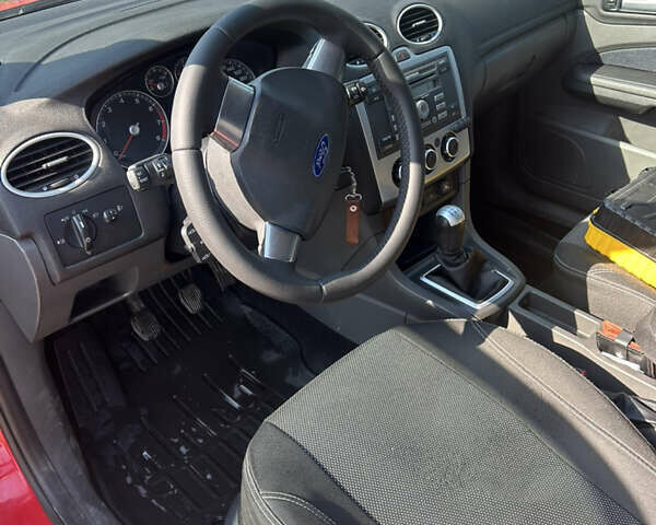 Красный Форд Фокус, объемом двигателя 1.6 л и пробегом 264 тыс. км за 4900 $, фото 17 на Automoto.ua