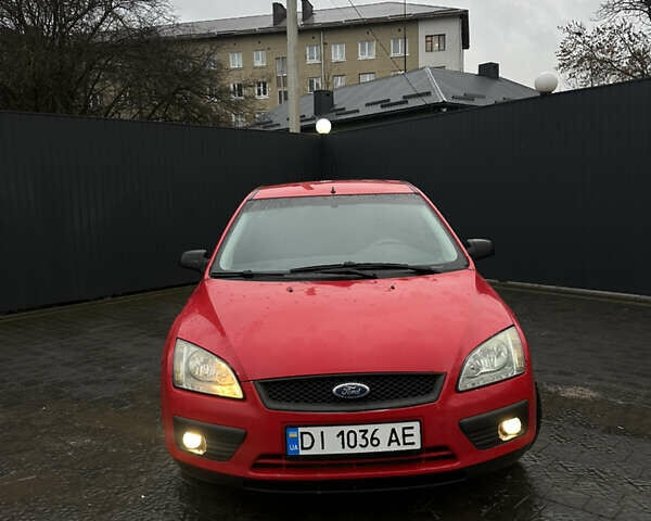 Красный Форд Фокус, объемом двигателя 1.56 л и пробегом 262 тыс. км за 3599 $, фото 1 на Automoto.ua