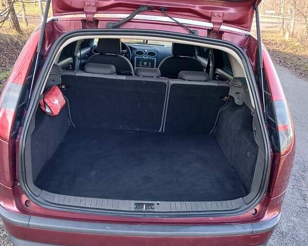 Червоний Форд Фокус, об'ємом двигуна 1.6 л та пробігом 260 тис. км за 4700 $, фото 9 на Automoto.ua