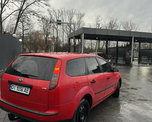 Красный Форд Фокус, объемом двигателя 1.56 л и пробегом 262 тыс. км за 3599 $, фото 3 на Automoto.ua