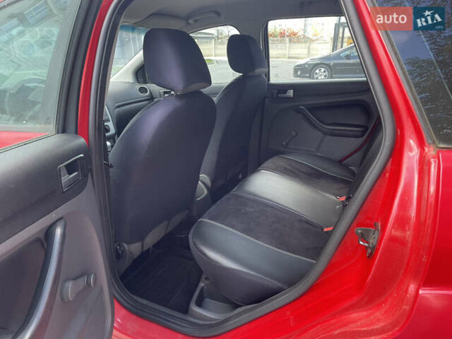 Красный Форд Фокус, объемом двигателя 1.6 л и пробегом 260 тыс. км за 2800 $, фото 9 на Automoto.ua
