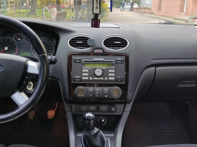 Красный Форд Фокус, объемом двигателя 1.6 л и пробегом 190 тыс. км за 4500 $, фото 16 на Automoto.ua