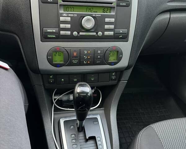 Красный Форд Фокус, объемом двигателя 1.6 л и пробегом 197 тыс. км за 4900 $, фото 1 на Automoto.ua