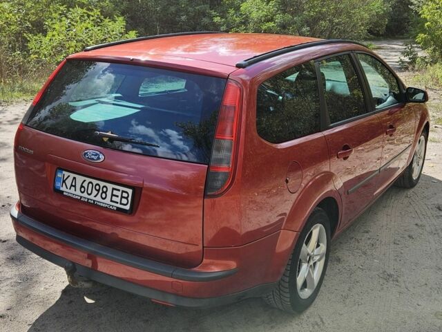 Червоний Форд Фокус, об'ємом двигуна 1.6 л та пробігом 350 тис. км за 4399 $, фото 3 на Automoto.ua
