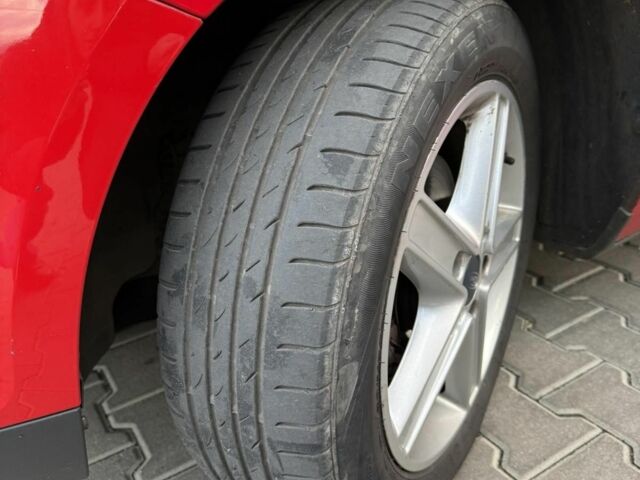 Красный Форд Фокус, объемом двигателя 1.6 л и пробегом 197 тыс. км за 4900 $, фото 5 на Automoto.ua