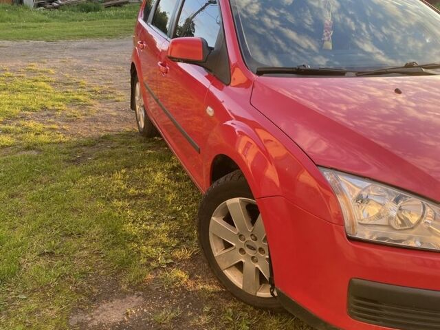 Червоний Форд Фокус, об'ємом двигуна 1.8 л та пробігом 260 тис. км за 3750 $, фото 2 на Automoto.ua