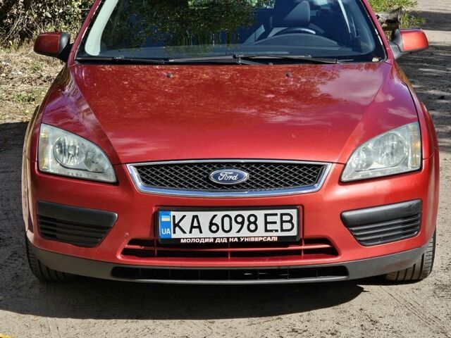 Червоний Форд Фокус, об'ємом двигуна 1.6 л та пробігом 350 тис. км за 4399 $, фото 1 на Automoto.ua