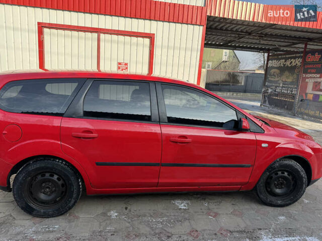 Красный Форд Фокус, объемом двигателя 1.8 л и пробегом 225 тыс. км за 3100 $, фото 4 на Automoto.ua