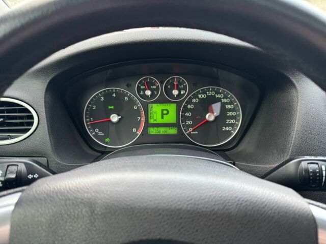 Красный Форд Фокус, объемом двигателя 1.6 л и пробегом 197 тыс. км за 4900 $, фото 3 на Automoto.ua