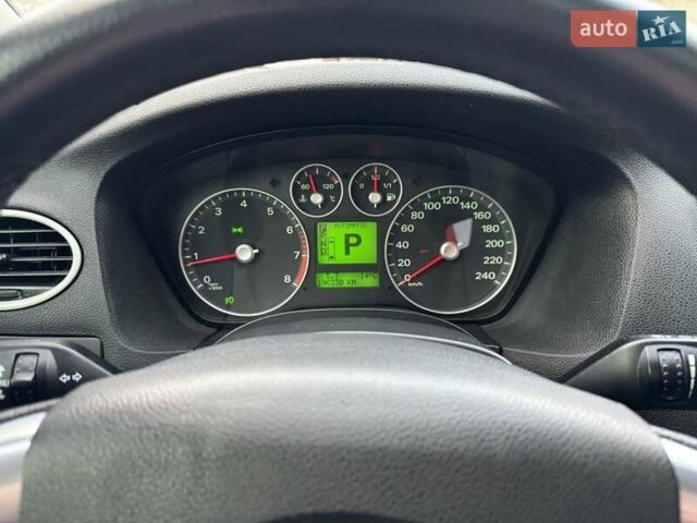 Красный Форд Фокус, объемом двигателя 1.6 л и пробегом 197 тыс. км за 4900 $, фото 2 на Automoto.ua