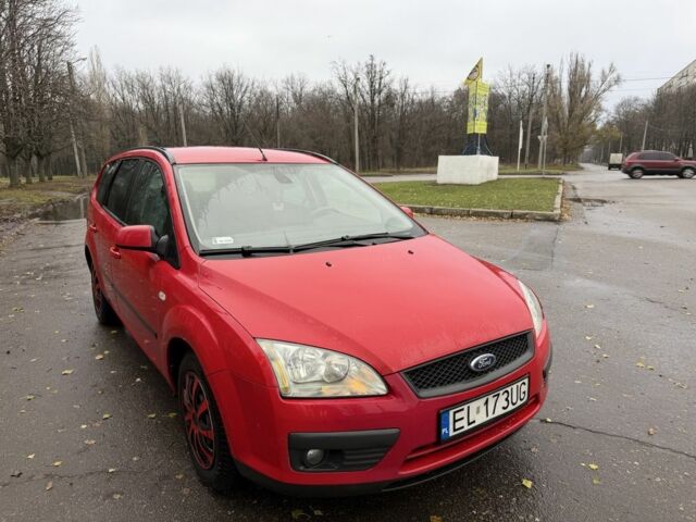 Красный Форд Фокус, объемом двигателя 1.6 л и пробегом 350 тыс. км за 2550 $, фото 2 на Automoto.ua