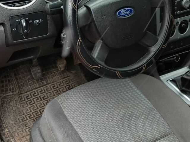 Червоний Форд Фокус, об'ємом двигуна 0 л та пробігом 400 тис. км за 2500 $, фото 4 на Automoto.ua