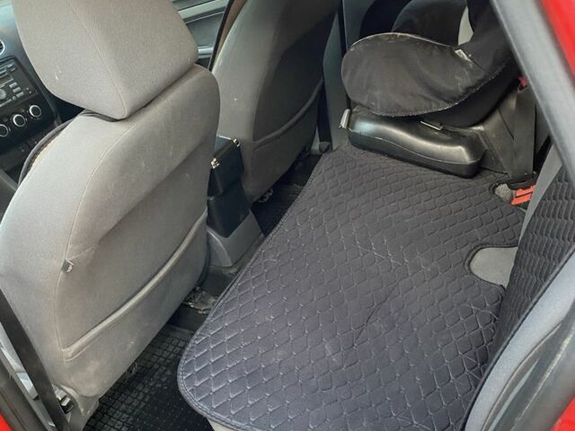 Червоний Форд Фокус, об'ємом двигуна 1.8 л та пробігом 260 тис. км за 3750 $, фото 9 на Automoto.ua