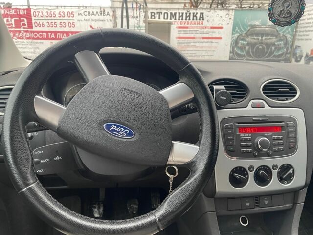 Красный Форд Фокус, объемом двигателя 1.4 л и пробегом 208 тыс. км за 3000 $, фото 4 на Automoto.ua