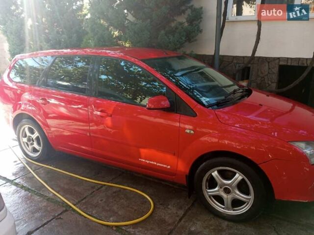 Красный Форд Фокус, объемом двигателя 1.39 л и пробегом 212 тыс. км за 3200 $, фото 4 на Automoto.ua
