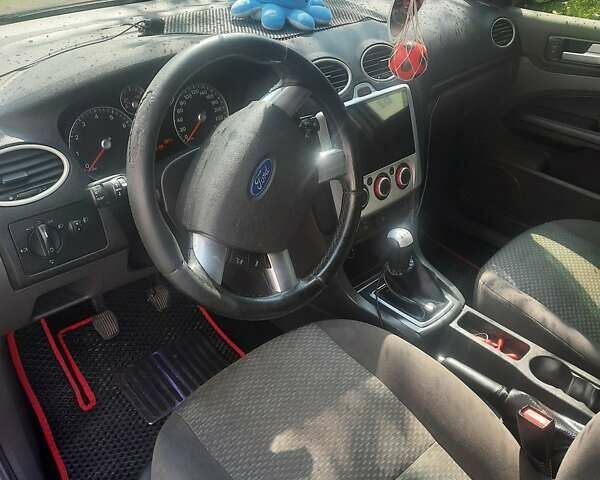 Красный Форд Фокус, объемом двигателя 1.8 л и пробегом 236 тыс. км за 5300 $, фото 5 на Automoto.ua