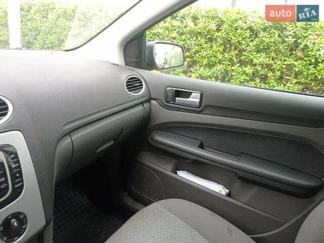 Форд Фокус 2007 в Заречном на Automoto.ua Красный Форд Фокус, объемом двигателя 1.6 л и пробегом 230 тыс. км за 4500 $, фото 15 на Automoto.ua