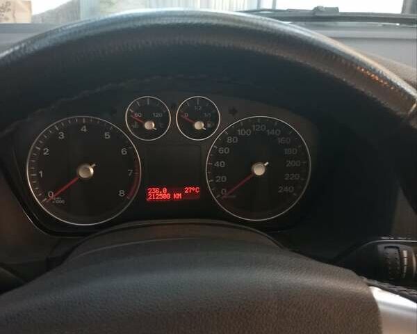 Красный Форд Фокус, объемом двигателя 1.39 л и пробегом 212 тыс. км за 3200 $, фото 3 на Automoto.ua