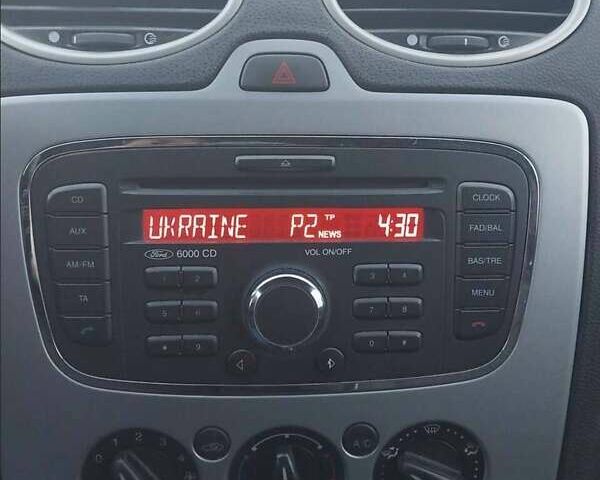 Красный Форд Фокус, объемом двигателя 1.6 л и пробегом 228 тыс. км за 5300 $, фото 7 на Automoto.ua