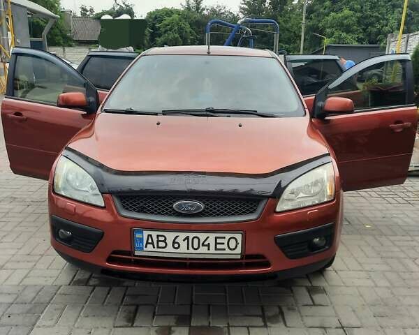 Красный Форд Фокус, объемом двигателя 1.8 л и пробегом 236 тыс. км за 5300 $, фото 8 на Automoto.ua