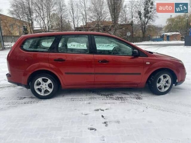 Червоний Форд Фокус, об'ємом двигуна 1.4 л та пробігом 250 тис. км за 3650 $, фото 4 на Automoto.ua