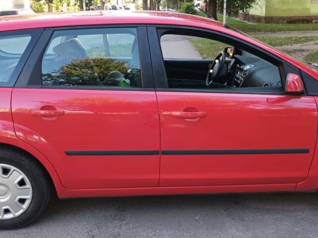 Красный Форд Фокус, объемом двигателя 1.8 л и пробегом 247 тыс. км за 4300 $, фото 3 на Automoto.ua