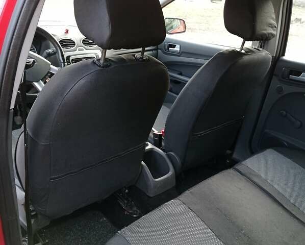 Форд Фокус 2007 в Заречном на Automoto.ua Красный Форд Фокус, объемом двигателя 1.6 л и пробегом 230 тыс. км за 4500 $, фото 2 на Automoto.ua