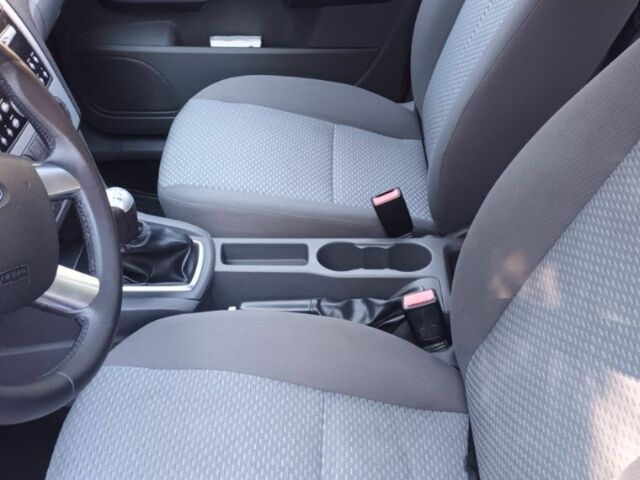 Красный Форд Фокус, объемом двигателя 1.8 л и пробегом 247 тыс. км за 4300 $, фото 6 на Automoto.ua