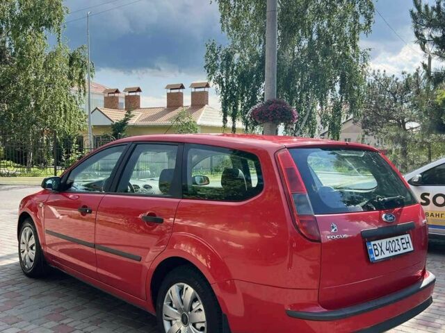 Красный Форд Фокус, объемом двигателя 1.8 л и пробегом 323 тыс. км за 3700 $, фото 3 на Automoto.ua