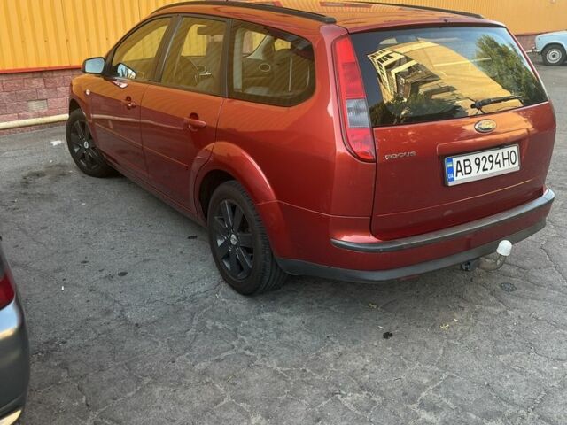 Красный Форд Фокус, объемом двигателя 1.6 л и пробегом 222 тыс. км за 5500 $, фото 3 на Automoto.ua