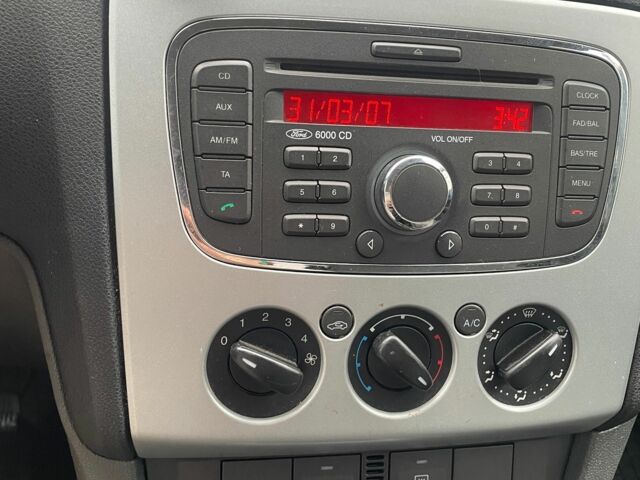 Красный Форд Фокус, объемом двигателя 1.4 л и пробегом 208 тыс. км за 3000 $, фото 1 на Automoto.ua