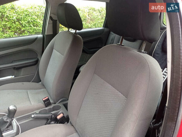 Форд Фокус 2007 в Заречном на Automoto.ua Красный Форд Фокус, объемом двигателя 1.6 л и пробегом 230 тыс. км за 4500 $, фото 10 на Automoto.ua