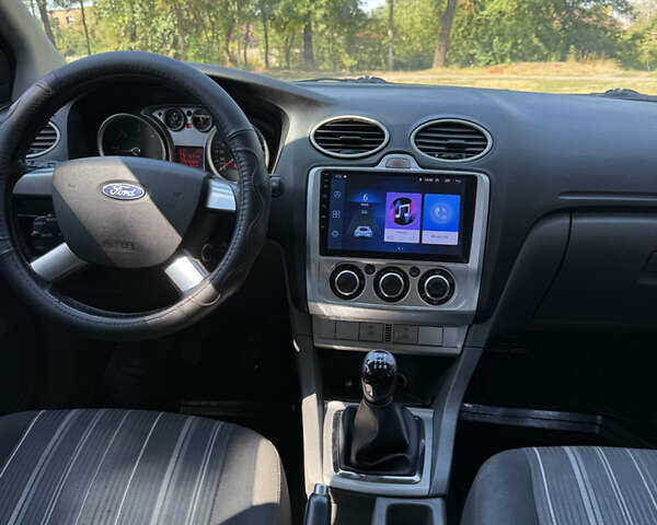 Красный Форд Фокус, объемом двигателя 1.6 л и пробегом 403 тыс. км за 5900 $, фото 12 на Automoto.ua