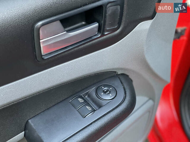 Червоний Форд Фокус, об'ємом двигуна 1.6 л та пробігом 276 тис. км за 4150 $, фото 44 на Automoto.ua