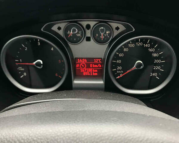 Красный Форд Фокус, объемом двигателя 1.56 л и пробегом 167 тыс. км за 4500 $, фото 9 на Automoto.ua