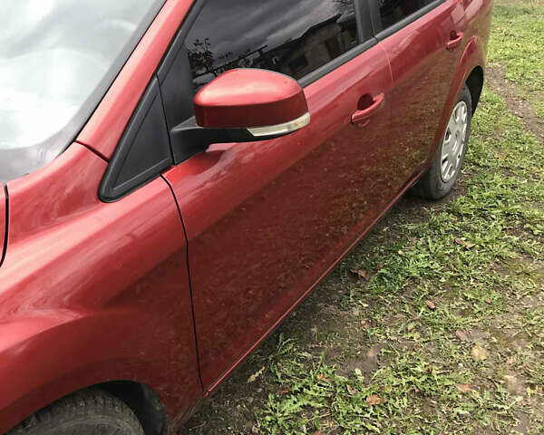 Красный Форд Фокус, объемом двигателя 1.56 л и пробегом 167 тыс. км за 4500 $, фото 2 на Automoto.ua