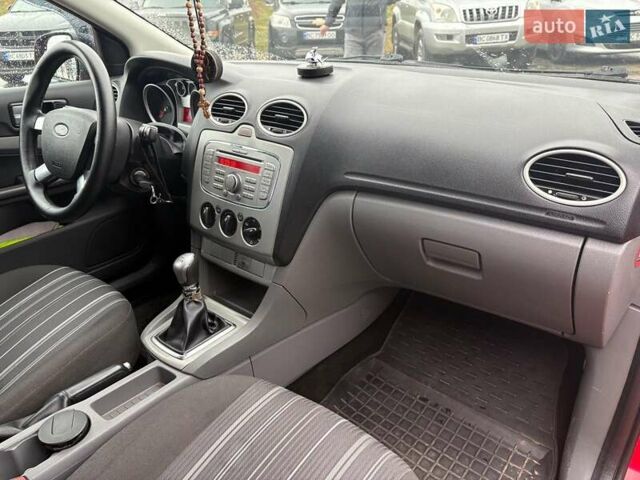 Красный Форд Фокус, объемом двигателя 1.6 л и пробегом 206 тыс. км за 4540 $, фото 25 на Automoto.ua