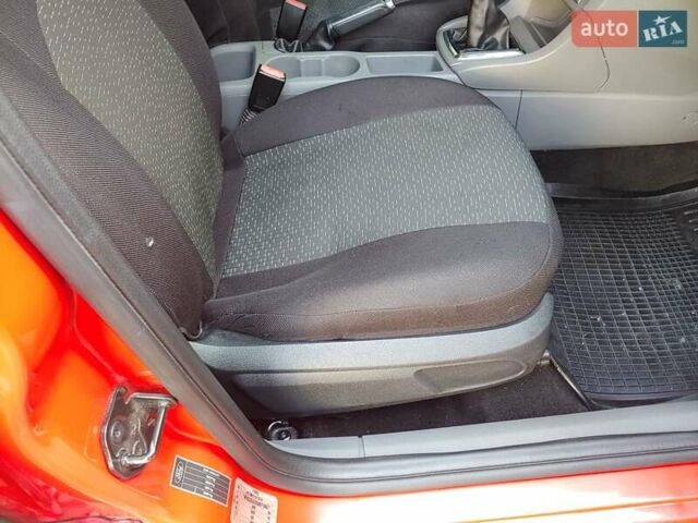 Красный Форд Фокус, объемом двигателя 1.6 л и пробегом 276 тыс. км за 4400 $, фото 43 на Automoto.ua