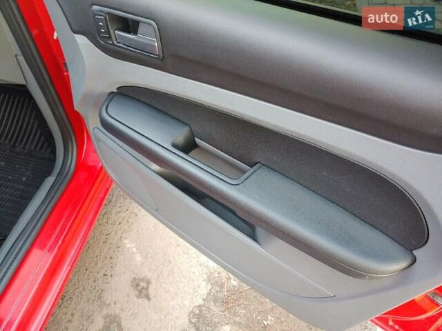 Красный Форд Фокус, объемом двигателя 1.6 л и пробегом 276 тыс. км за 4400 $, фото 44 на Automoto.ua